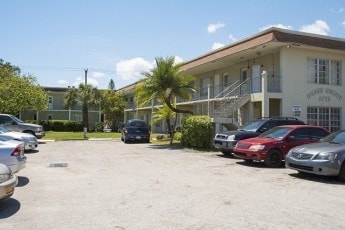 2700 Johnson St - Golden Sunset Apartments