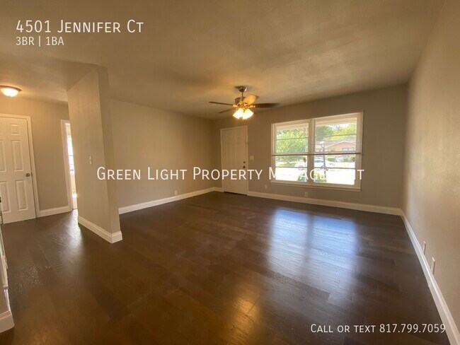 Foto del edificio - 4501 Jennifer Ct