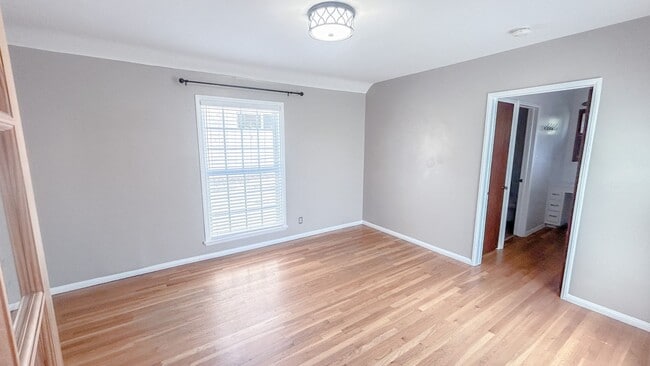 Building Photo - For rent! This charming 4-bedroom, 3-bathr...
