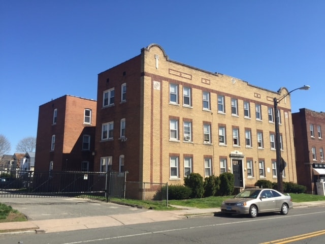 Building Photo - 1880 Broad St