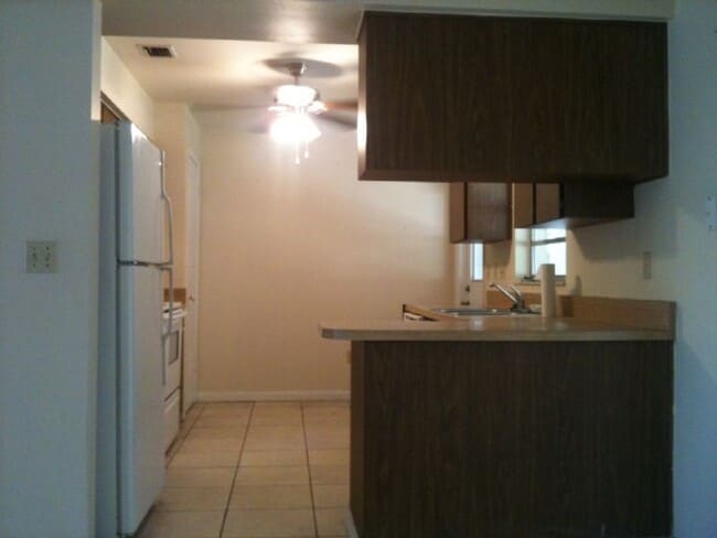 Building Photo - Updated 3 Bedroom, 2 Bath, Screen Porch, Fenced Yard!