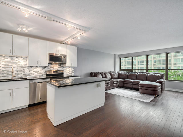 Foto del edificio - 2930 N Sheridan Rd