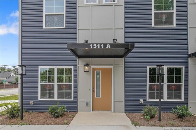 Foto del edificio - 1511 Fort Bragg Rd
