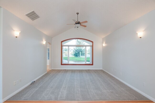 Building Photo - Country Living at it's Best!  Beyond Spaci...