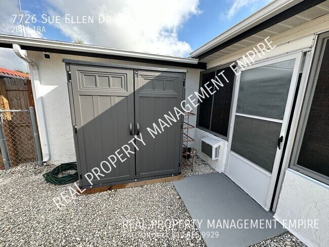 Foto del edificio - 7726 Sue Ellen Dr