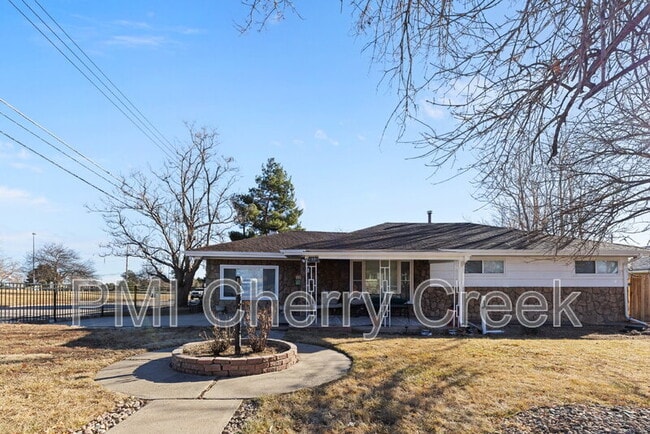 Foto del edificio - 4890 Ames St