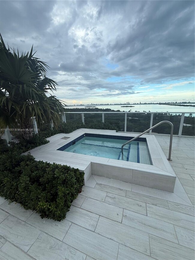 Foto del edificio - 4250 Biscayne Blvd