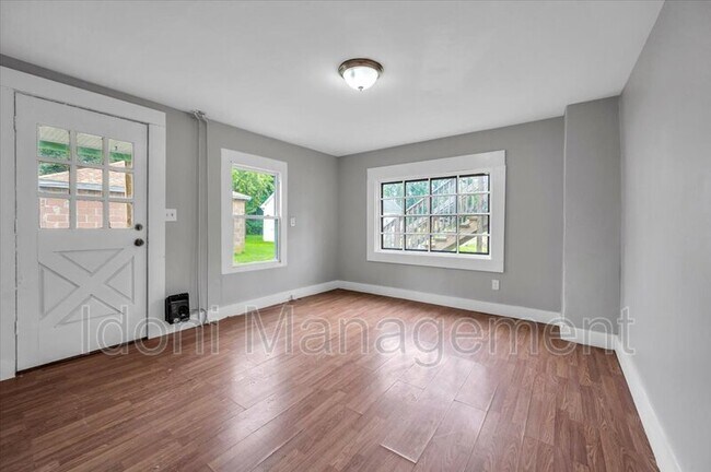 Building Photo - 20 Middlesex Ave Ext