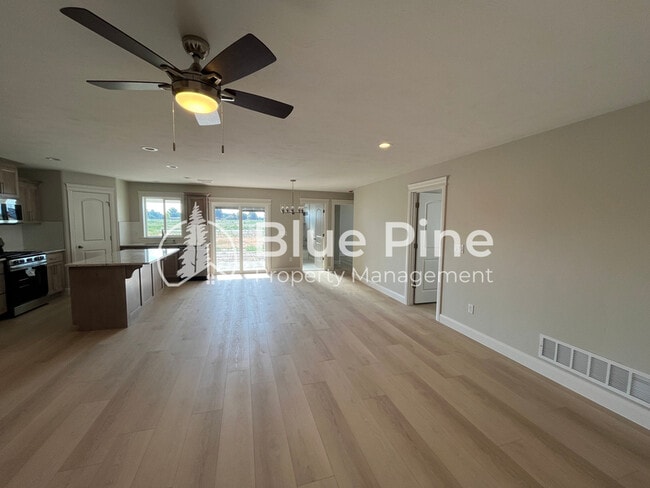 Building Photo - 6360 Ender Ln