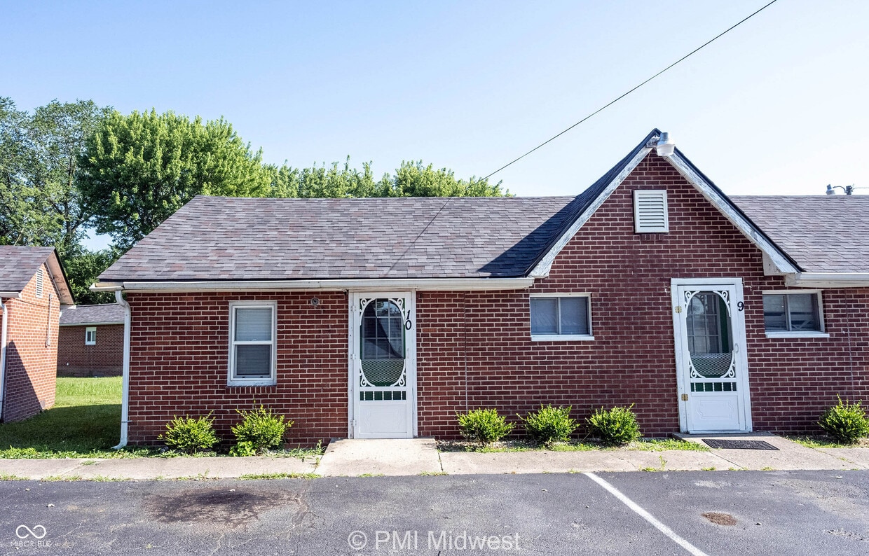 Primary Photo - 2142 W US Hwy 40