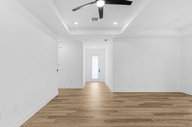 Foto del edificio - Stunning Brand New Construction Duplex wit...