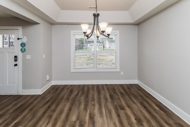 Foto del edificio - 528 Hillandale St NE