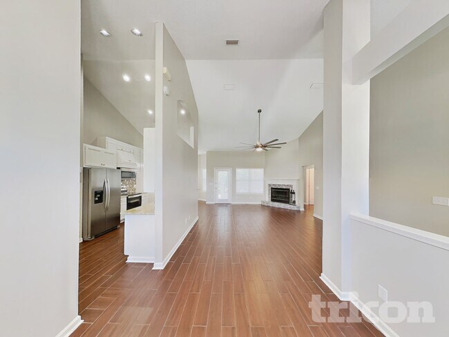 Foto del edificio - 843 Magic Cove Ln