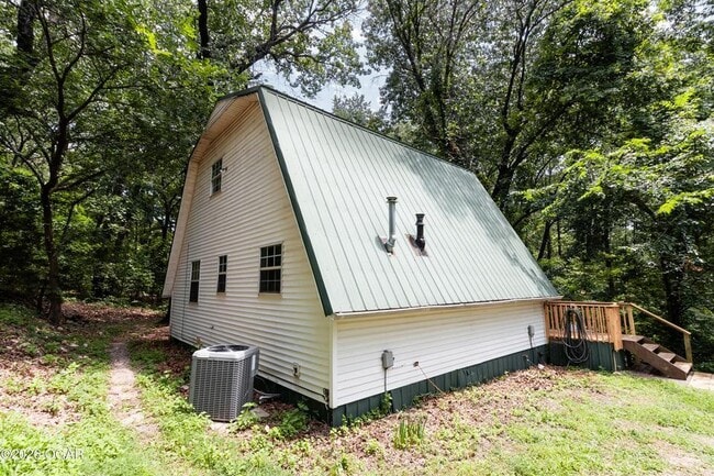Building Photo - 40 Hickory Ln