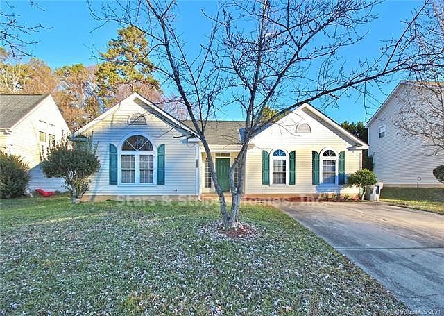 Building Photo - Beautiful Homes