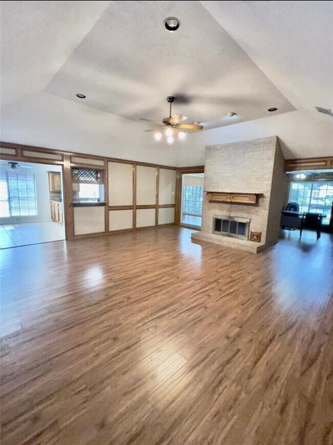 Building Photo - 22527 Wildwood Grove Dr
