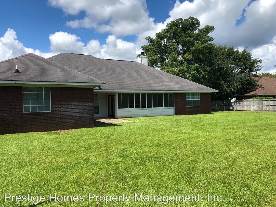 Building Photo - 4 br, 2.5 bath House - 200 Daphne