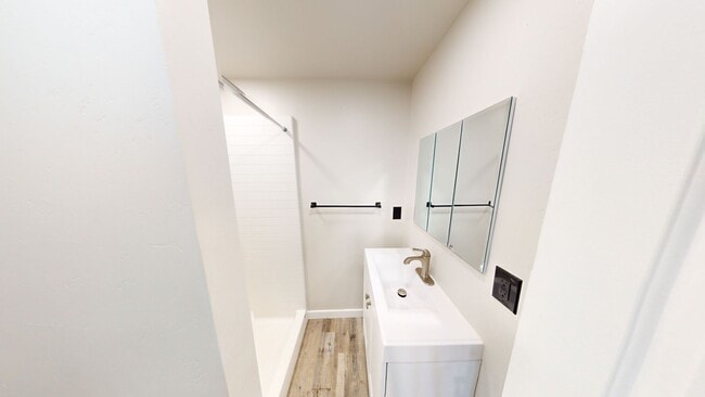 Building Photo - Ideal for solo tenants or couples!