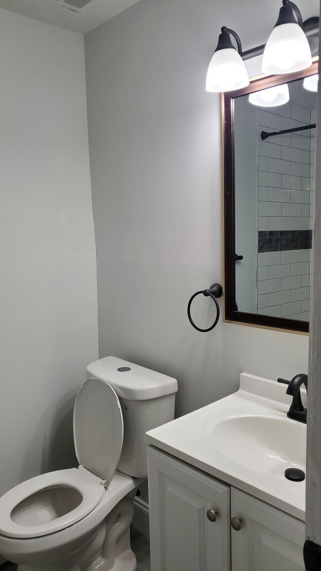 Studio bathroom - 3854 Garrett Rd