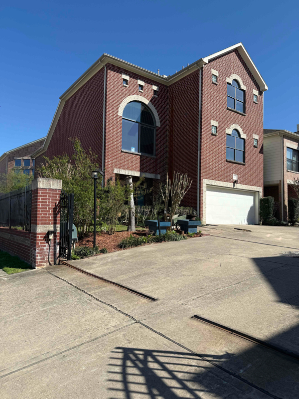 Building Photo - 9801 Riddlelink Ln