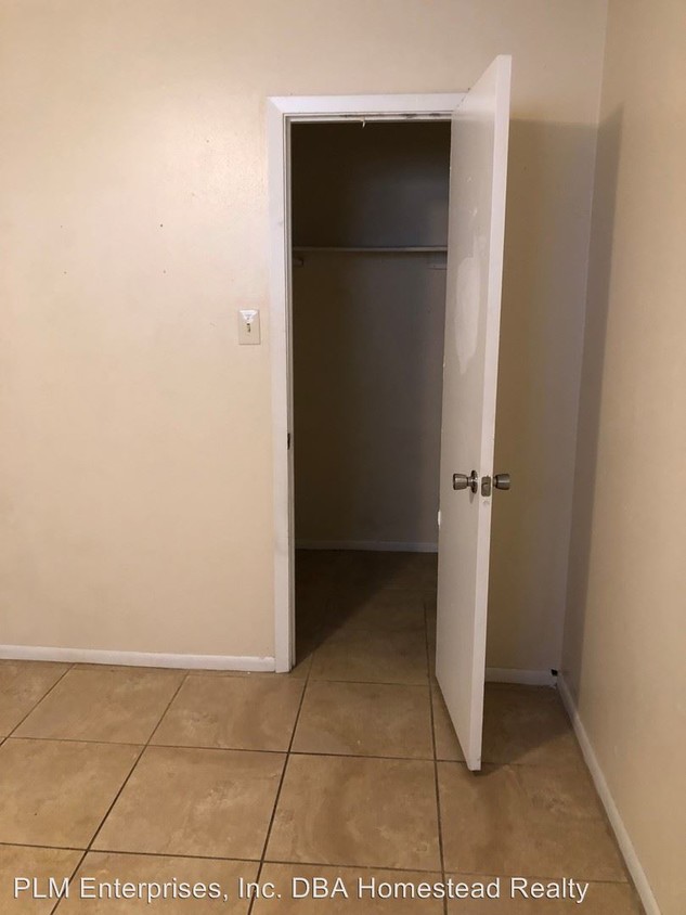 Foto principal - 2140 Merriman St