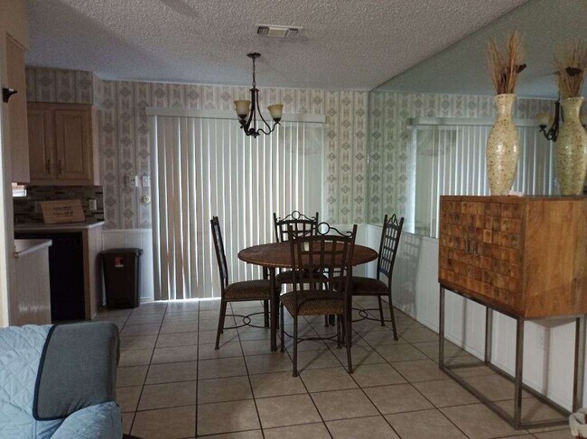 Building Photo - 924 Simpson Ter