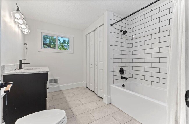 Foto del edificio - 606 Cromwell Ave