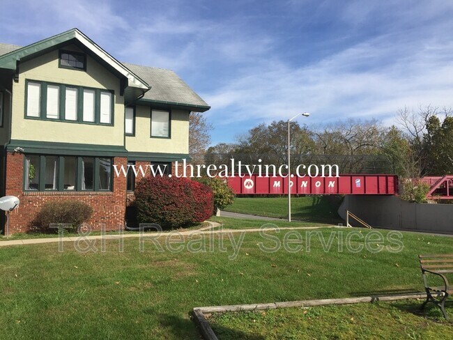 Foto del edificio - 3504 E Fall Creek Parkway North Dr