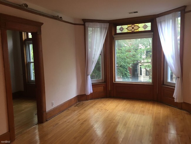 Building Photo - 865 W Newport Ave