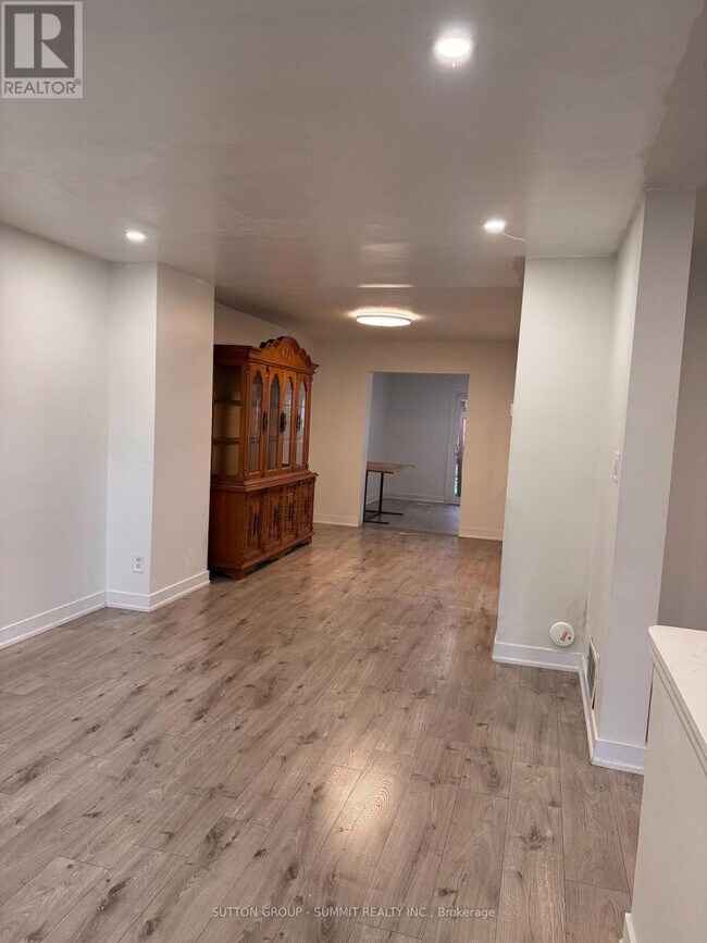 Building Photo - 1379 Freeport Dr