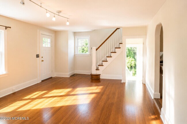 Foto del edificio - 129 Rumson Rd