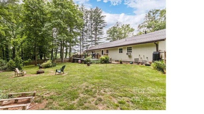 Building Photo - 9 Fieldcrest Dr