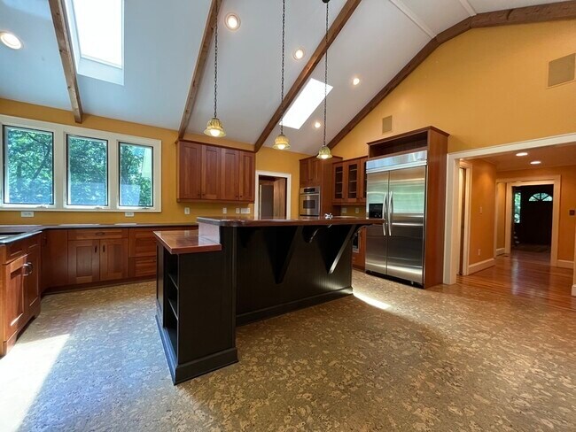 Foto del edificio - 6348 Sharon Hills Rd