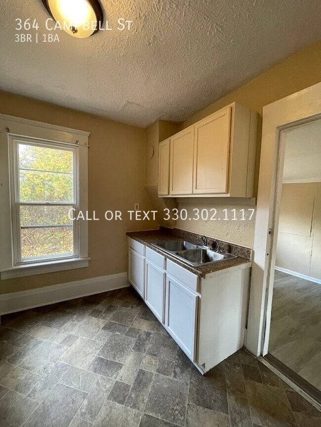 Building Photo - Three bedroom one bathroom home for rent