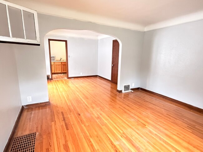 Building Photo - 4325 Minnehaha Ave