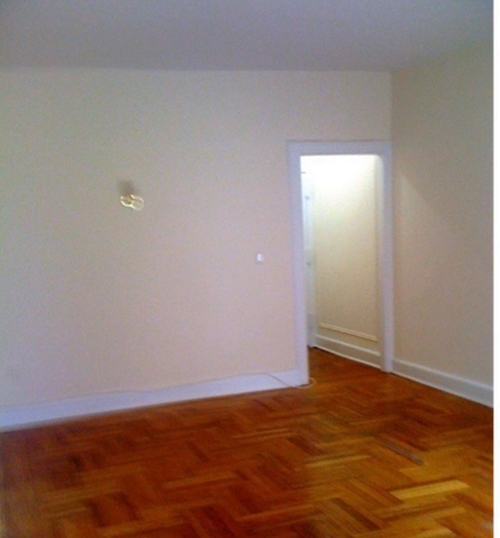 Building Photo - 300 W 75th St