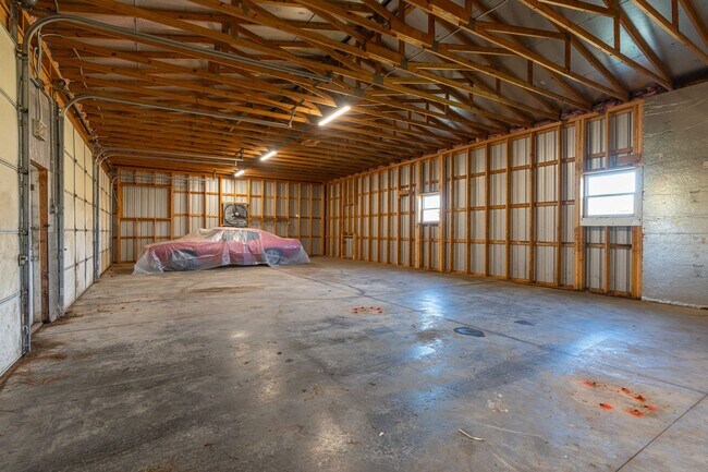 Foto del edificio - Country home equipped for on-site business!