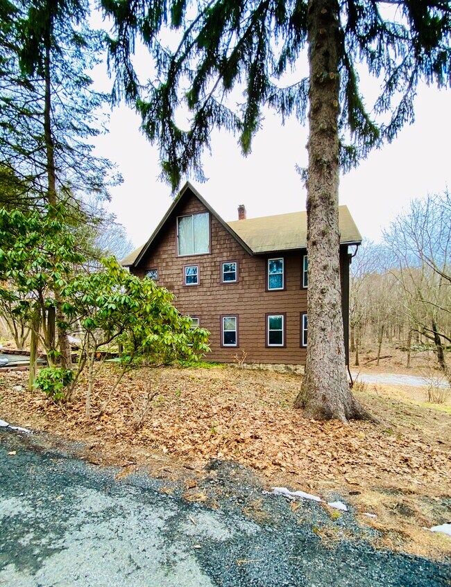 26 Thorns Ln, Highland, NY 12528 Apartments in Highland, NY