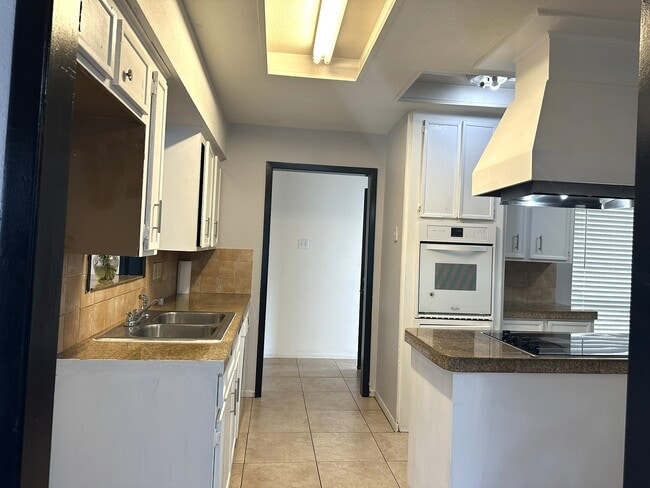 Building Photo - 926 Summers Dr