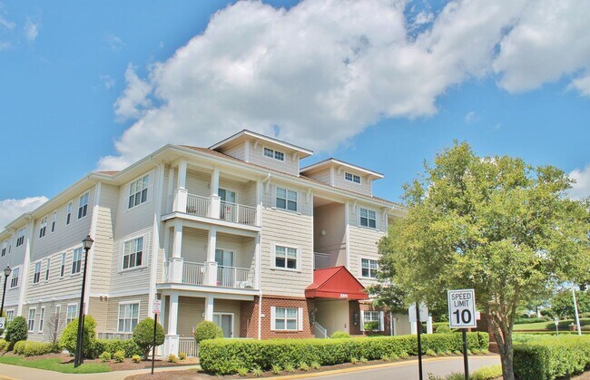 Foto del edificio - 2 Bedroom Condo w/Open Floor-Plan & Stainless Steel Appliances! Some Utilities Included!