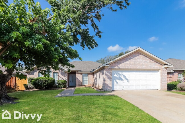 Building Photo - 3717 Fleetwood Dr