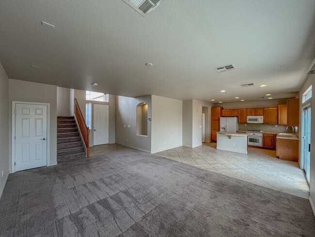 Building Photo - 2156 Summer Home St