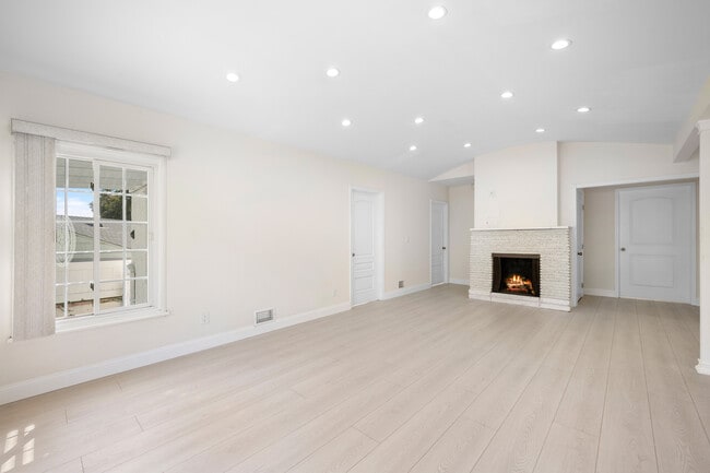 Foto del edificio - 729 Glenmore Blvd