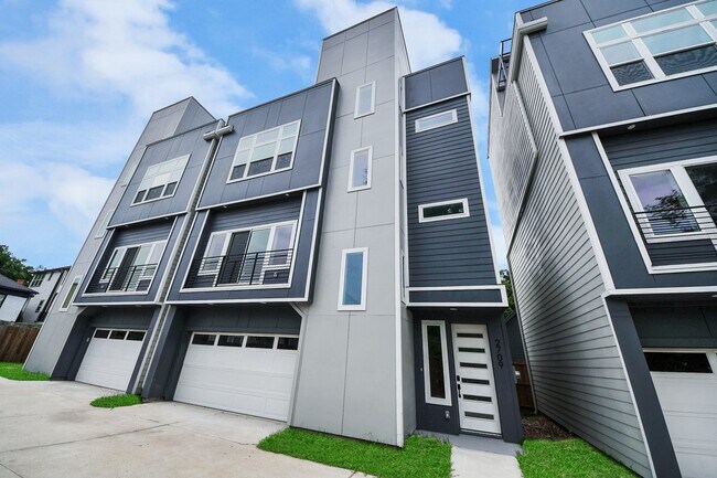 Building Photo - 2709 Dennis St