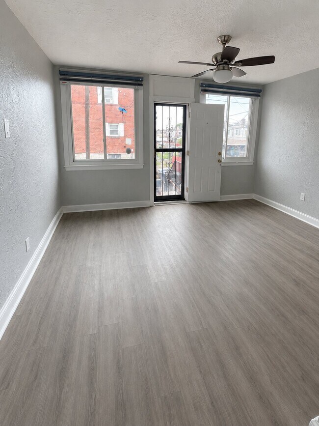 Building Photo - 204 34th St NE