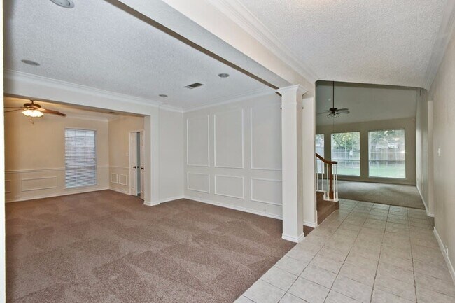 Foto del edificio - 6120 Pinwood Cir