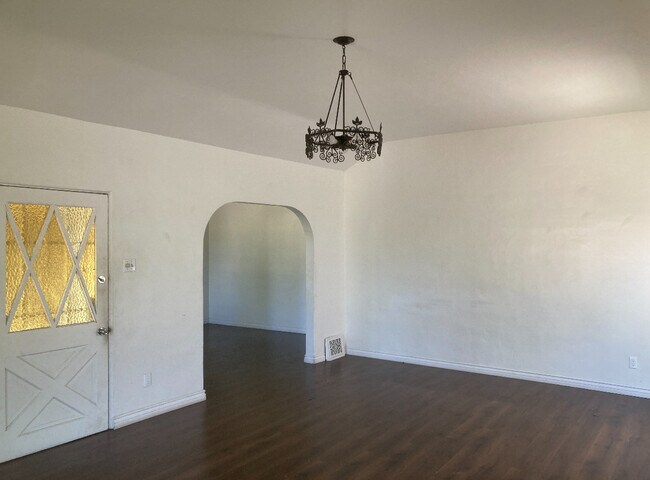 Foto del edificio - 3389 N Mountain View Ave