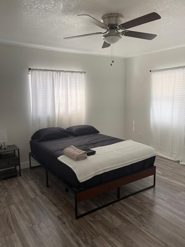 Building Photo - 2265 Dolphin Rd