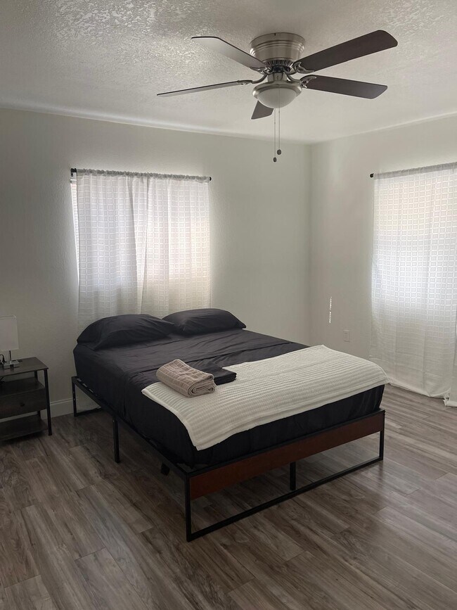 Foto del edificio - 2265 Dolphin Rd