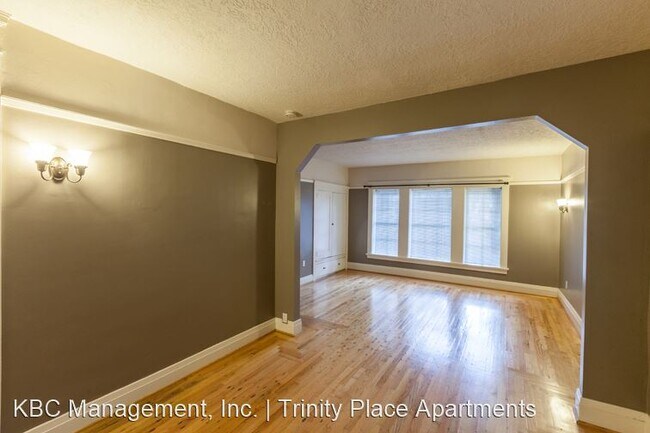 Building Photo - 117 NW Trinity Pl